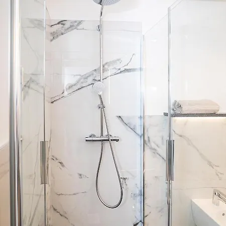 Baur - Regarda Travel * Бардолино